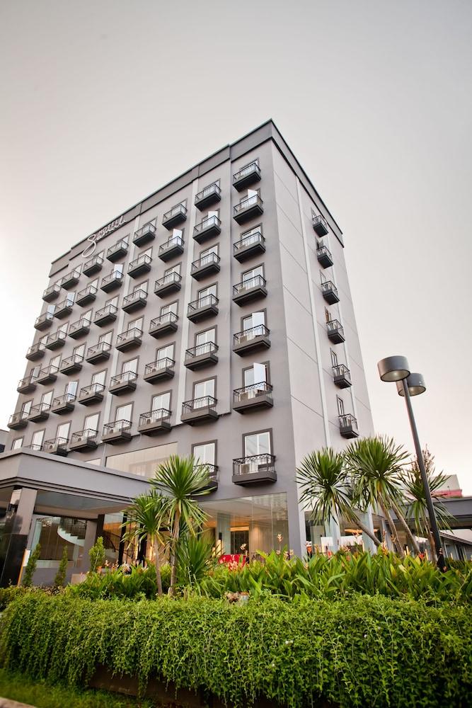 Samala Hotel Jakarta Cengkareng Exterior foto